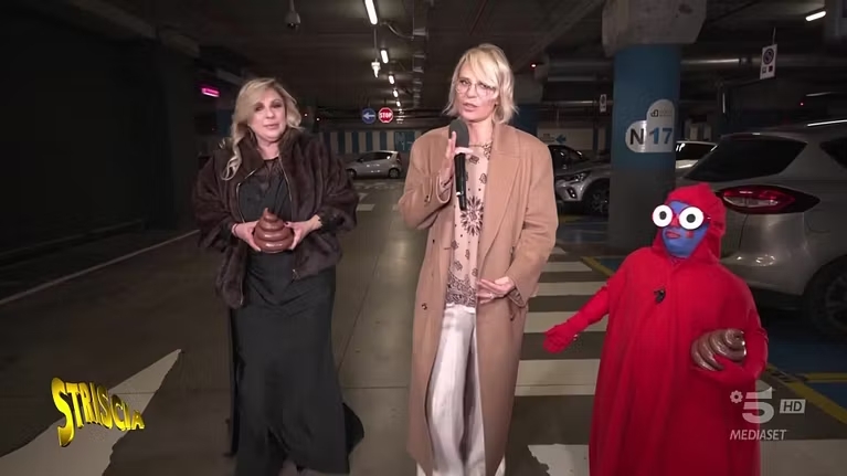 Striscia La Notizia Maria De Filippi Inviata