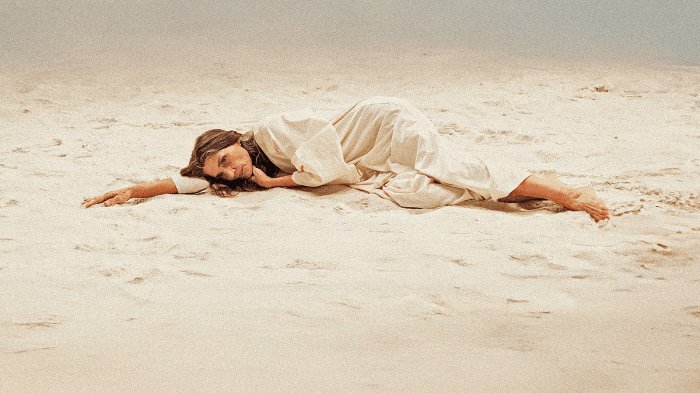 Polvo serán - Polvere di stelle, recensione: un vitale melodrama musicale postmoderno sul fine vita