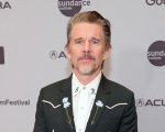Ethan Hawke 'arrabbiato' con Tom Cruise: 'Fa sentire inferiore chi usa le controfigure'