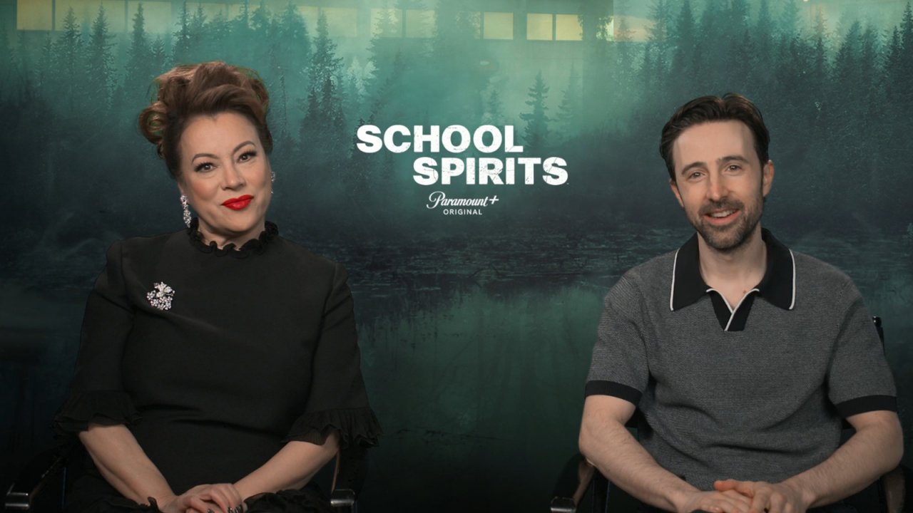 Josh Zuckerman & Jennifer Tilly per School Spirits 3