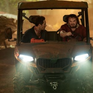 Anaconda: Jack Black, Paul Rudd in una sequenza del film