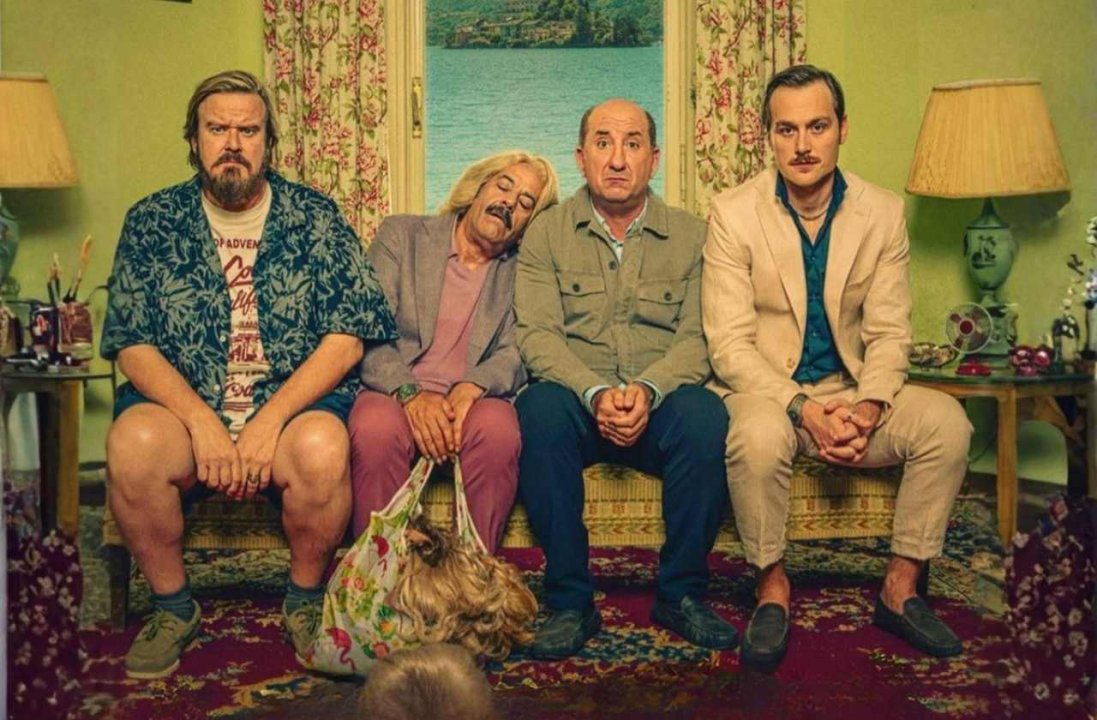 Lavoreremo da grandi, recensione: Antonio Albanese ha fatto un film mattissimo (e irresistibile)