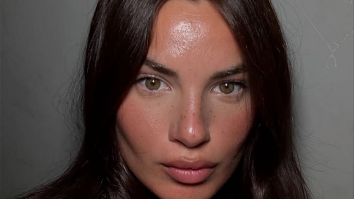 Uomini e Donne, Raffaella Scuotto ufficializza il nuovo amore dopo Brando: lo scatto social Uomini e Donne, Raffaella Scuotto ufficializza il nuovo amore dopo Brando: lo scatto social