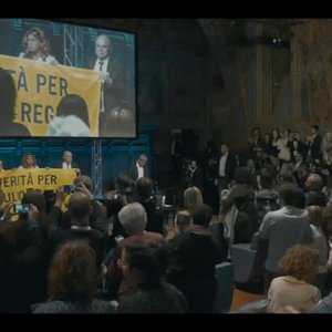 Giulio Regeni. Tutto il male del mondo, una manifestazione a sostegno della famiglia Regeni