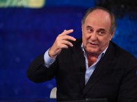 Gerry Scotti respinge le accuse di Corona sulle Letterine: 'Menzogne a scopo di lucro'