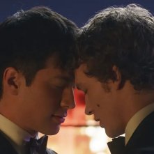 Hudson Williams e Connor Storrie in una scena di Heated Rivalry