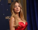 Elon Musk ricrea una finta Sydney Sweeney con l'IA dopo le critiche al corpo dell'attrice