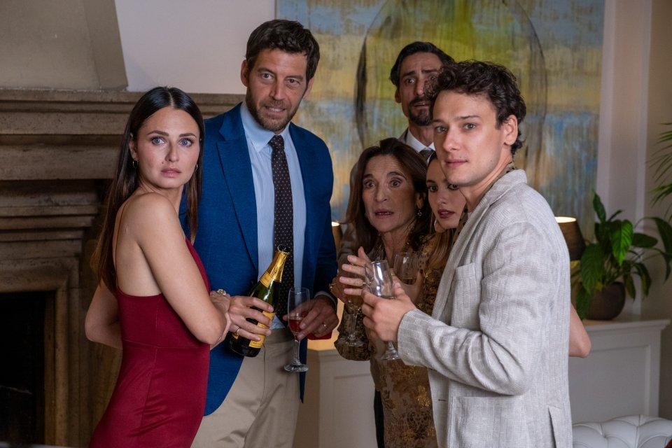 Foto Anna Safroncik Laura Tommaso Basili Enrico Lina Sastri Lidia Marco Cocci Dottor Santilli Nicole Delfino Irene Romano Reggiani Brando Scaled