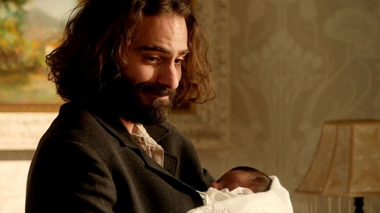 Adriano è interpretato da Ibrahim Al Shami