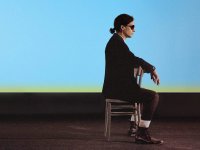 Franco Battiato. Il lungo viaggio, recensione: un biopic onesto che non osa