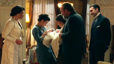 I Gemelli Coccolati Dalla Famiglia