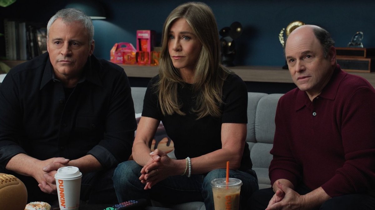 ben affleck e la reunion di friends per il super bowl prima occhiata allo spot tv