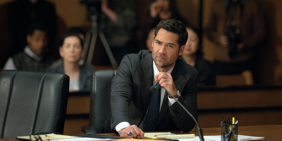Avvocato Di Difesa Manuel Garcia Rulfo Scena Aula Quarta Stagione Serie Tv Netflix