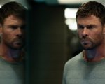 Crime 101, le prime reazioni al thriller con Chris Hemsworth: 'Sembra uscito dagli anni ’90'
