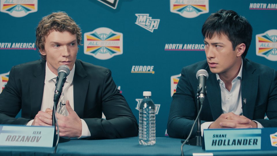 Heated Rivalry Hudson Williams Connor Storrie Scena Conferenza Stampa Serie Tv Hbo Max