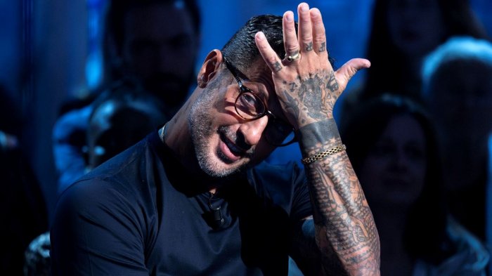 Corona torna in tv e attacca Gerry Scotti: 'Ecco perchè non mi ha querelato'