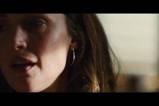 If I Had Legs I'd Kick You - Trailer del film A24 con Rose Byrne
