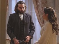 La Promessa anticipazioni 7 febbraio: Adriano chiede a Catalina quale sarà il loro futuro