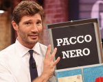 Affari Tuoi non va in onda stasera su Rai 1: quando torna in TV lo show di De Martino