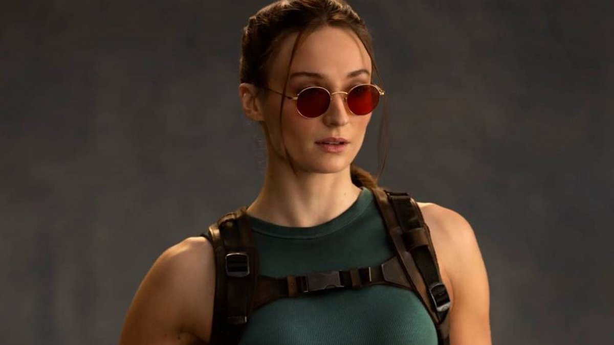 tomb raider ecco sophie turner sul set con il vero costume di lara croft da Movieplayer.it tomb raider ecco sophie turner sul set con il vero costume di lara croft