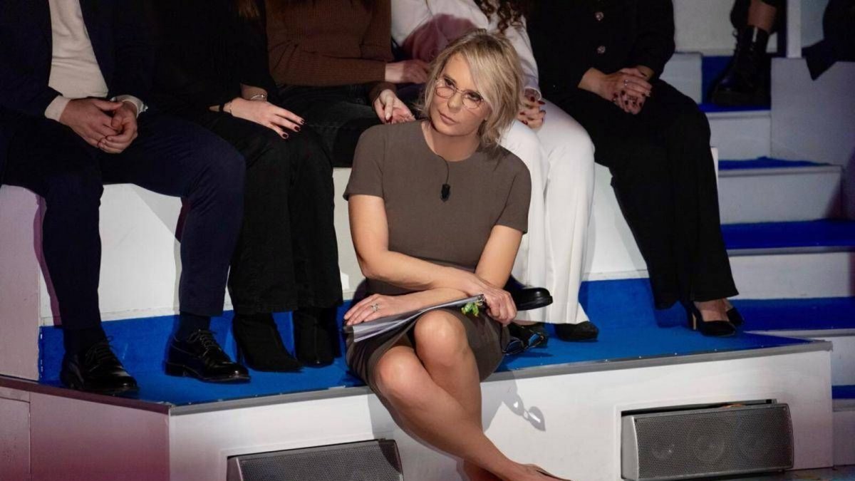 c 232 posta per te torna stasera su canale 5 ospiti e anticipazioni della quinta puntata da Movieplayer.it c 232 posta per te torna stasera su canale 5 ospiti e anticipazioni della quinta puntata