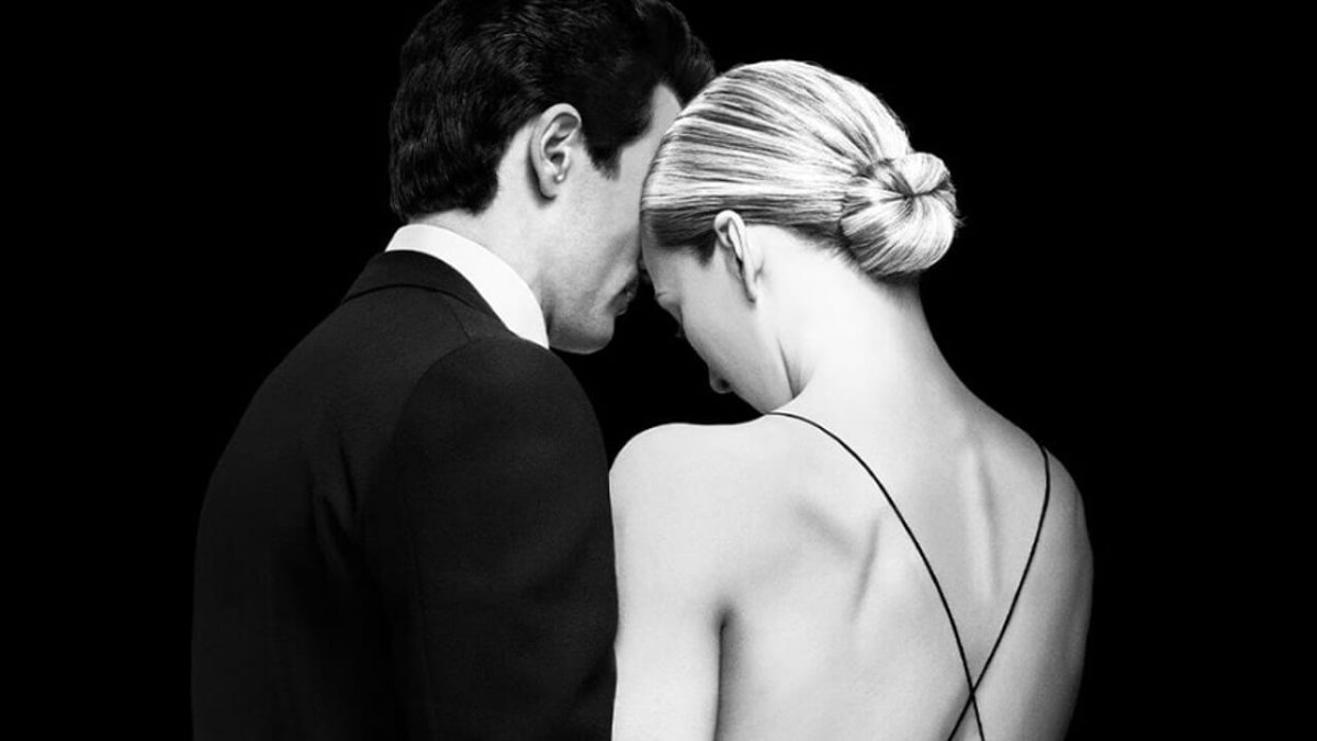 love story recensione una serie luminosa e patinata sull amore di jfk jr e carolyn bessette da Movieplayer.it love story recensione una serie luminosa e patinata sull amore di jfk jr e carolyn bessette