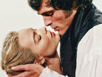 'Cime Tempestose', recensione: Emerald Fennell decostruisce (alla grande) il mito romantico