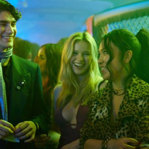 Love me, Love Me: il cast in una scena