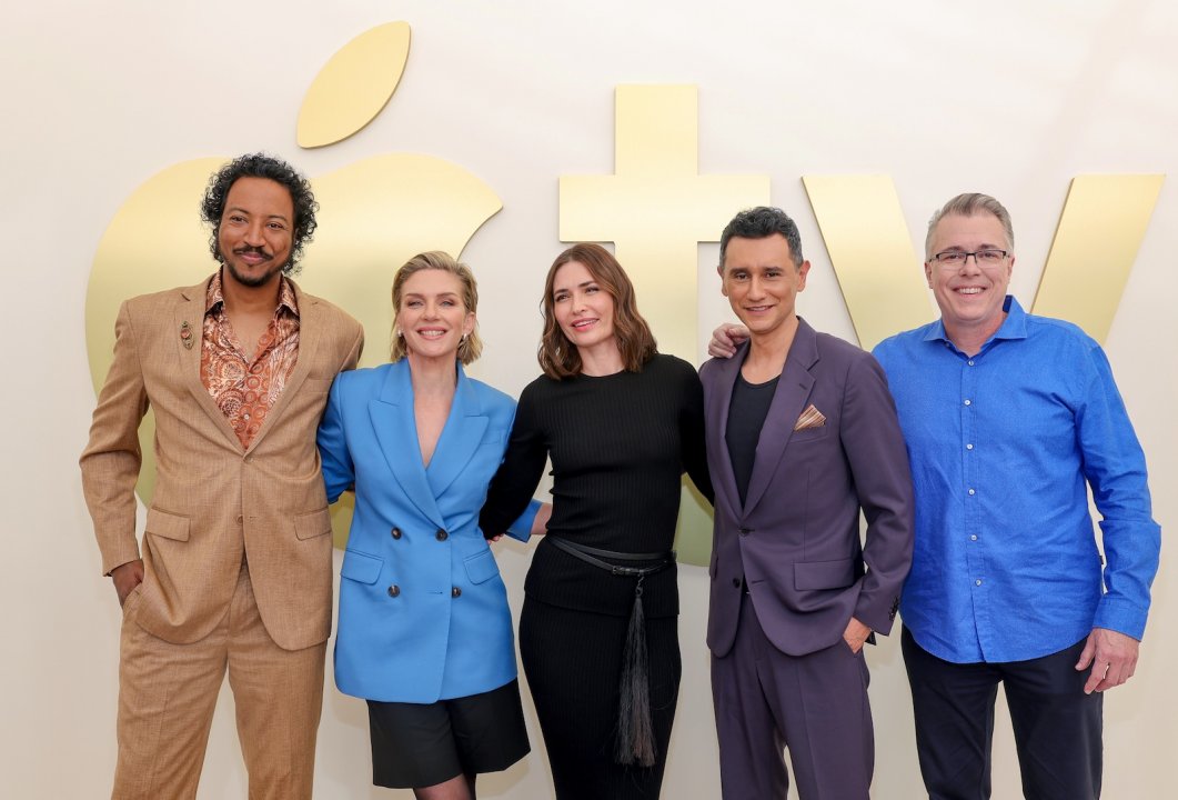 Pluribus, da “Stursia” alle curiosità dal set: tutto quello che abbiamo scoperto all’Apple TV Press Day