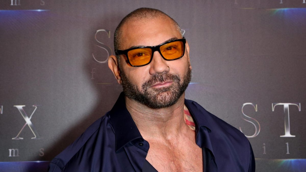 highlander primo sguardo al villain di dave bautista nelle foto dal set