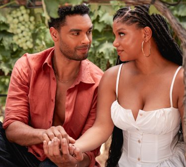 Tra Amore E Inganni Halle Bailey  Rege Jean Page Frame