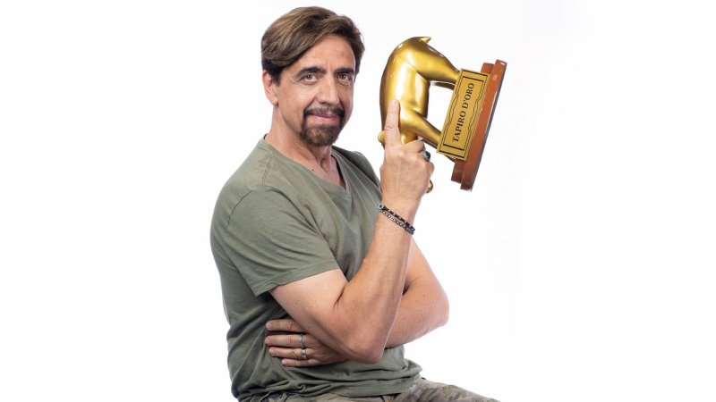 Striscia la Notizia stasera su Canale 5: ospiti, servizi e Tapiro a Carlo Conti