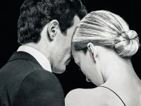 Love Story, recensione: una serie luminosa e patinata sull'amore di JFK Jr. e Carolyn Bessette