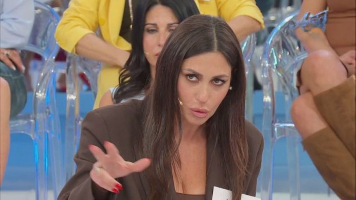 uomini e donne anticipazioni sara gaudenzi dice no a gabriele e paola lo lascia da Movieplayer.it uomini e donne anticipazioni sara gaudenzi dice no a gabriele e paola lo lascia