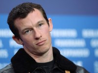 James Bond, Callum Turner sarà il nuovo 007? L'attore messo alle strette dai giornalisti