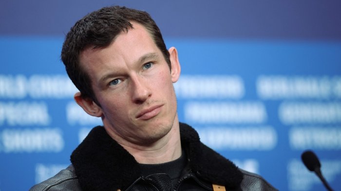James Bond, Callum Turner sarà il nuovo 007? L'attore messo alle strette dai giornalisti