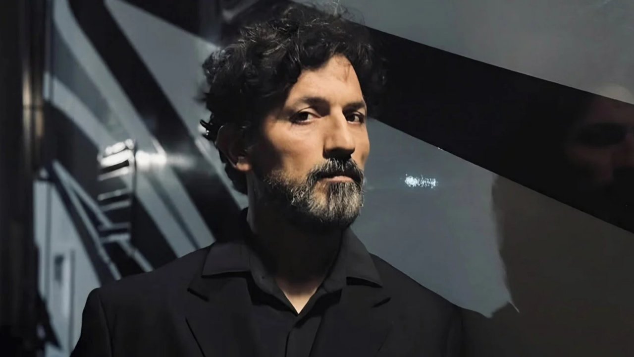 Un primo piano di Feyyaz Duman