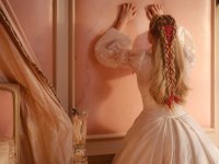 Cime tempestose, la pelle di Margot Robbie 'usata' come carta da parati: 'Volevamo l'ombelico sul camino'