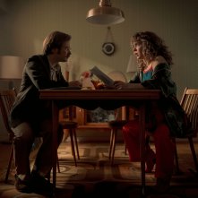 Ponies. Haley Lu Richardson in una scena della serie