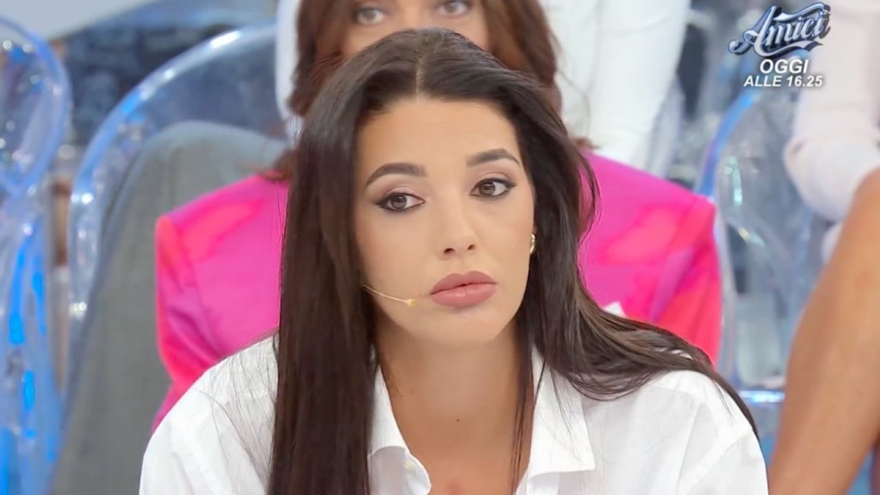 Uomini e Donne anticipazioni: Cinzia resta in studio, Sara sorprende Alessio e Matteo