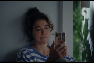 Keeper - L'eletta - Trailer italiano dell'horror di Oz Perkins con Tatiana Maslany e Rossif Sutherland