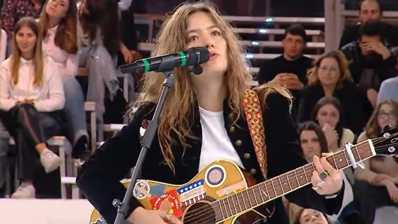 Amici 25 verso il serale, Elena trionfa con l'inedito, Simone scelto dai compagni