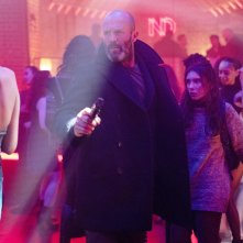 Missione Shelter: Jason Statham con Bodhi Rae Breathnach mentre sono in fuga