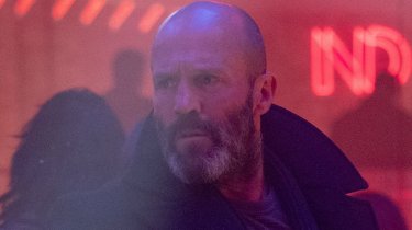 Missione Shelter Jason Statham Scena