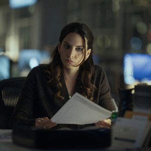 The Night Agent 3. Genesis Rodriguez è Isabel De Leon