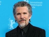Ethan Hawke sulla polemica di Berlino: 'Politica? Non conterei su artisti ubriachi col jet lag'