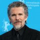 Ethan Hawke sulla polemica di Berlino: 'Politica? Non conterei su artisti ubriachi col jet lag'