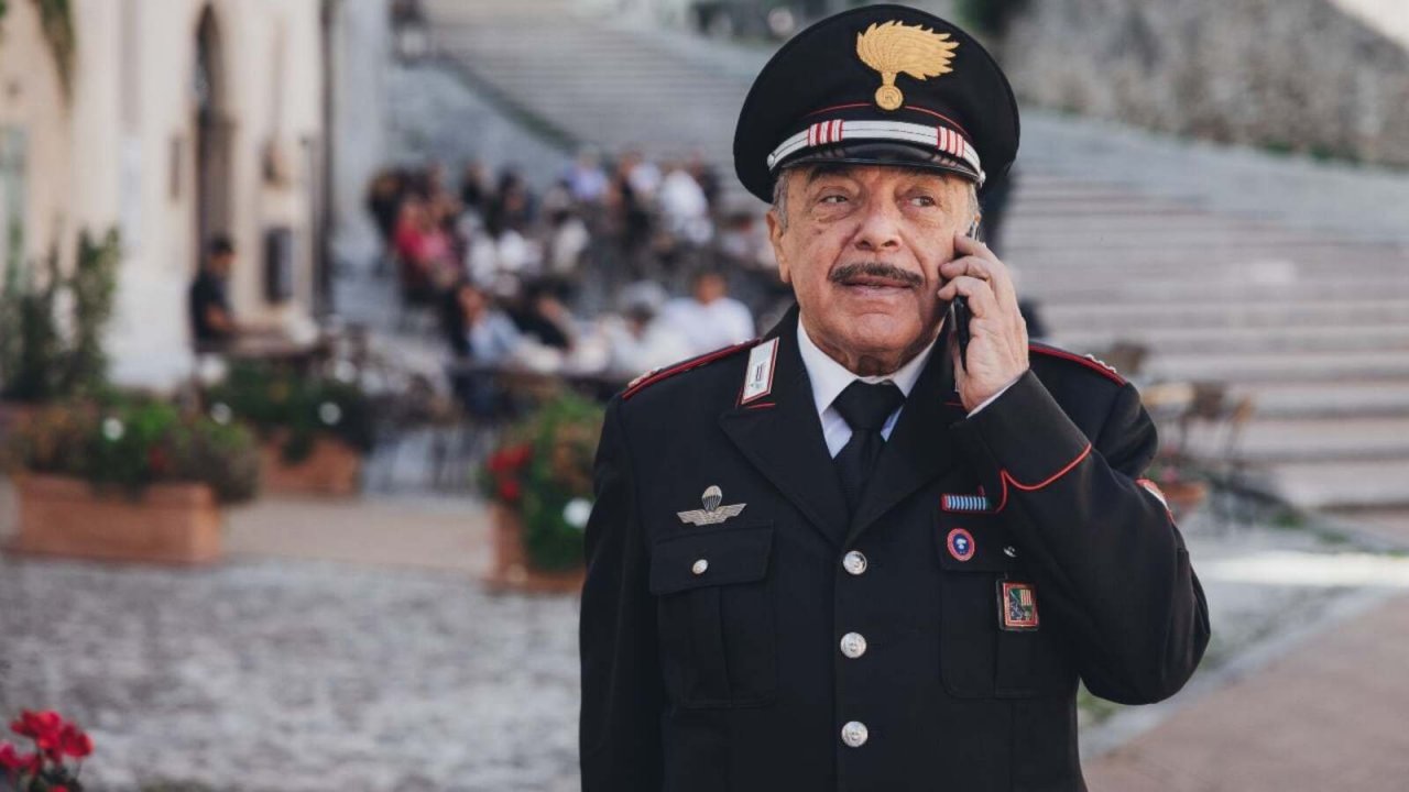 Nino Frassica interpreta il maresciallo Cecchini