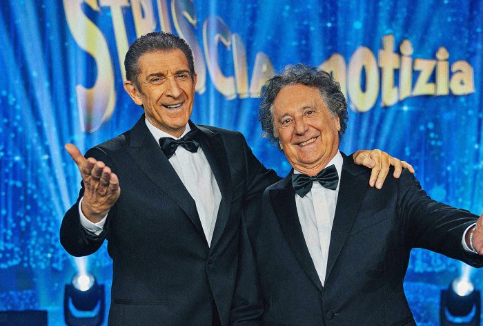 Striscia la Notizia, l'ultima puntata in prima serata sa di triste ma inevitabile addio