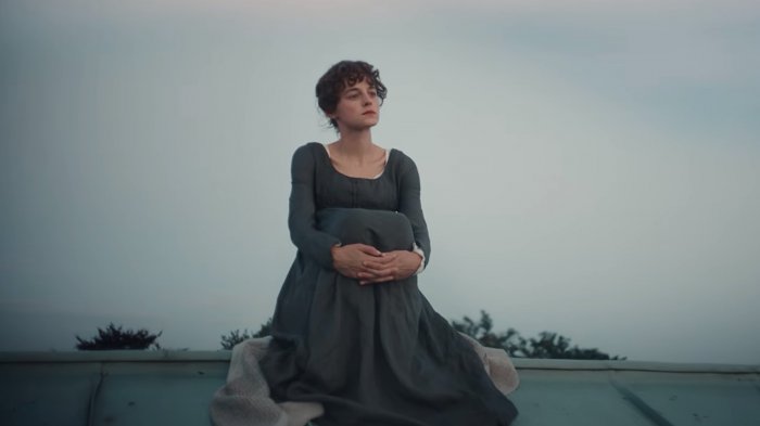 Orgoglio e pregiudizio: Emma Corrin e Jack Lowden sono Elizabeth e Mr Darcy nel trailer della miniserie